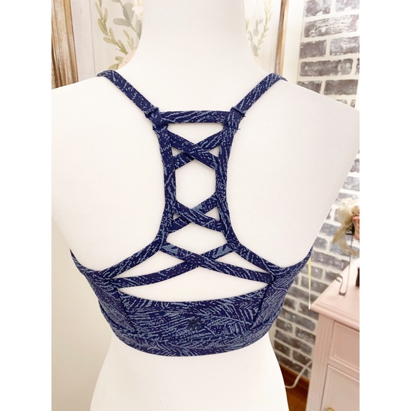 NWT all in motion Size:M sports bra - Picture 3 of 6